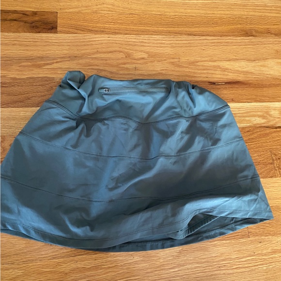 Adorable green tennis skirt - Picture 2 of 3